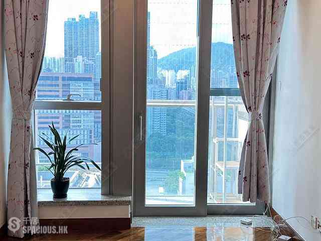 Yau Ma Tei - The Coronation Tower 7 06