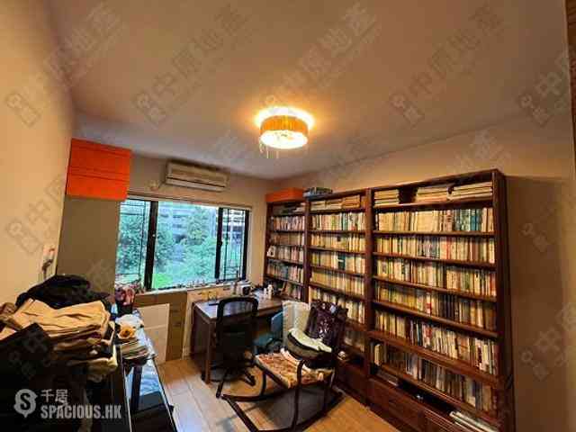 Pok Fu Lam - Baguio Villa Block 42 03