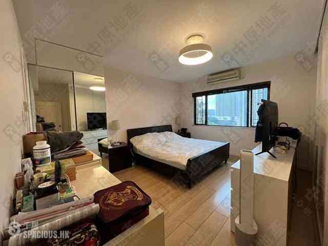 Pok Fu Lam - Baguio Villa Block 42 06