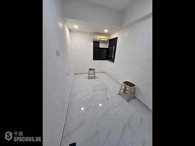 Kennedy Town - Luen On Apartments 03
