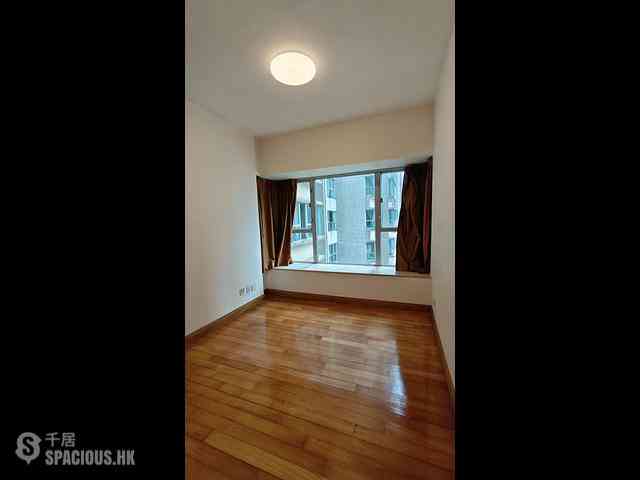West Kowloon - The Waterfront Phase 1 Block 3 11