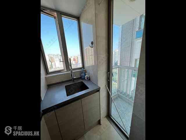 Yau Ma Tei - The Coronation Tower 7 05