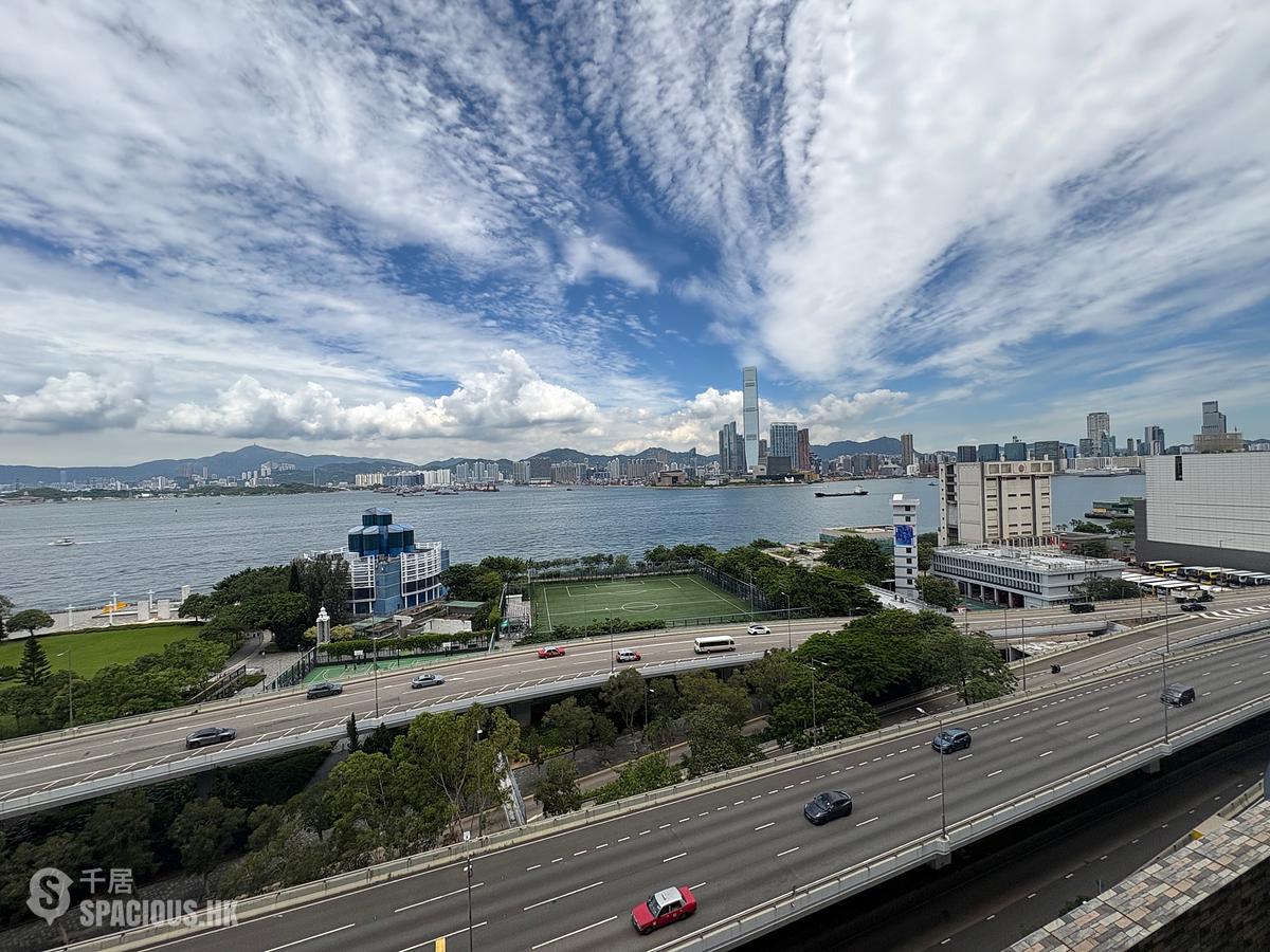 Sheung Wan - Tak Fung Building 01
