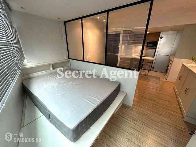 Central - 75, Hollywood Road 06