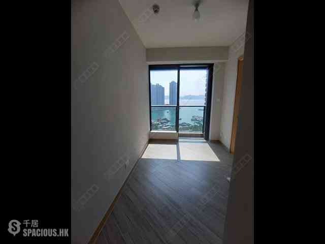 Aberdeen - South Walk・Aura 02