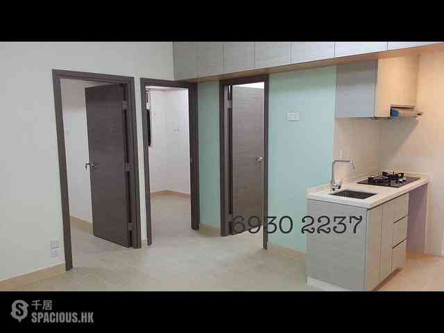Kennedy Town - Luen Yau Apartments 01