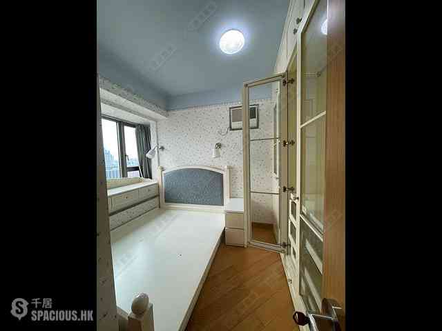 Tai Kok Tsui - Harbour Green Tower 6 02
