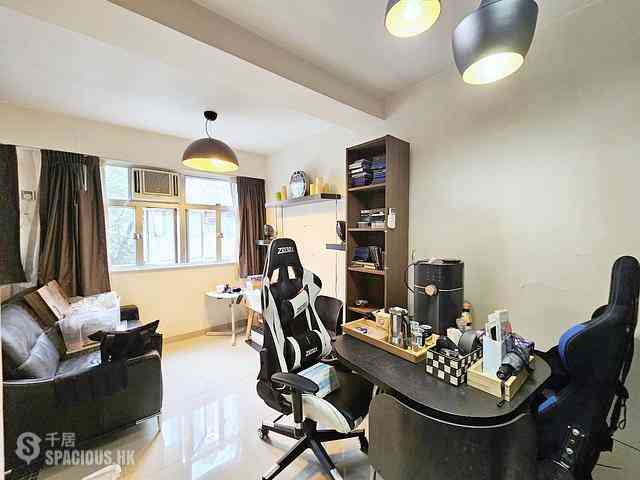 Sai Ying Pun - Tung Cheung Building 01