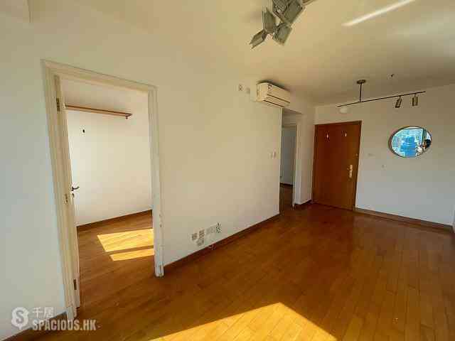 Sheung Wan - Queen's Terrace Block 1 04