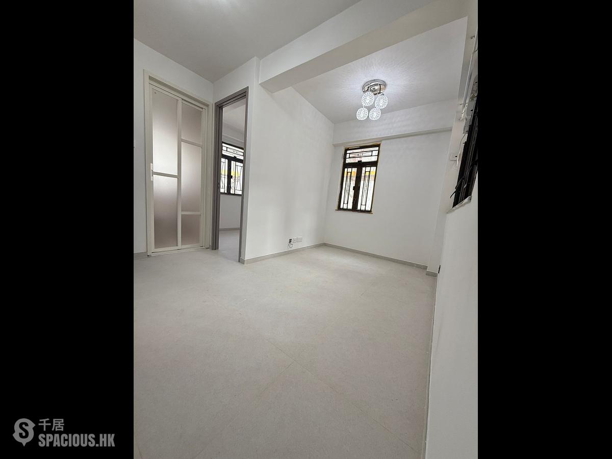 Sai Ying Pun - Wing Lee Building 01