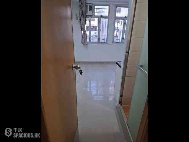 Sheung Wan - Kam Fung Building 01