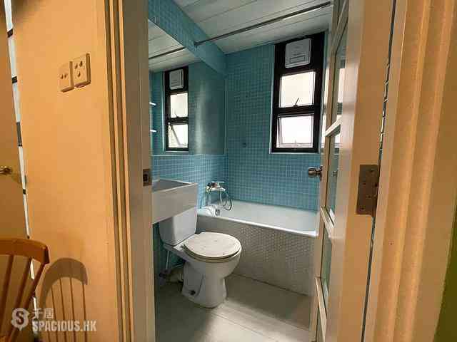 Sai Ying Pun - New Start Building 09