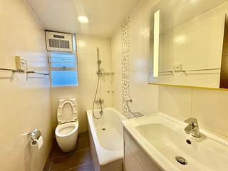 Wan Chai - Phoenix Court Block 5 08