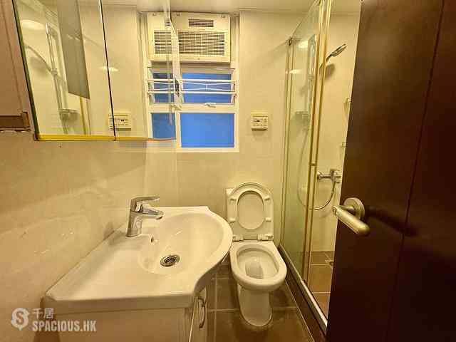 Wan Chai - Phoenix Court Block 5 10