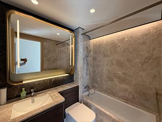 Wong Chuk Hang - The Southside Phase 2 La Marina Tower 2A 07