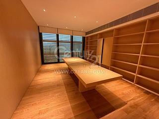 The Peak - Watford Villa 13