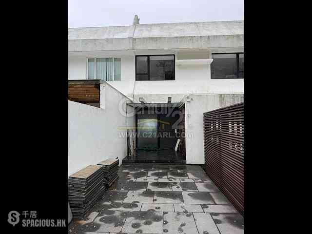 The Peak - Watford Villa 35