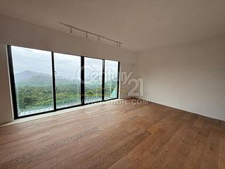 The Peak - Watford Villa 24