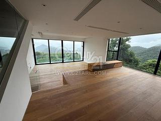 The Peak - Watford Villa 03