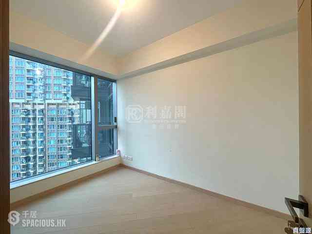 Ngau Tau Kok - Grand Central Phase 1 Block 2 03