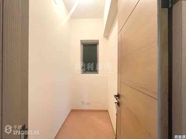 Ngau Tau Kok - Grand Central Phase 1 Block 2 07