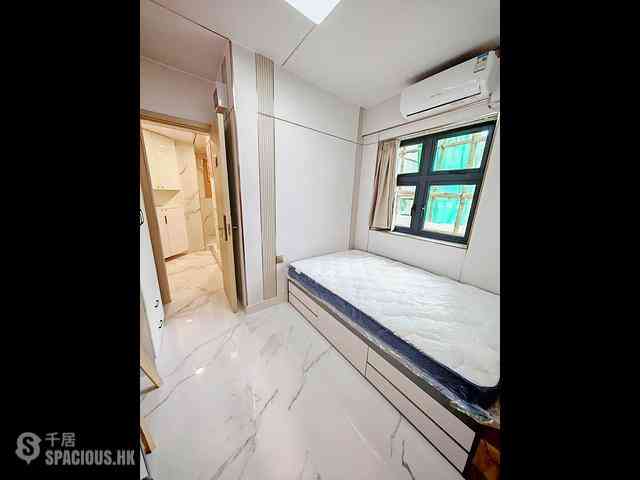Tsim Sha Tsui - Golden Crown Court 02
