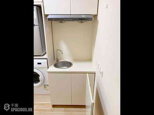 Sai Ying Pun - Lucky Building 02