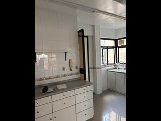 Mid Levels Central - Elegant Terrace Block 2 06