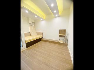Shek Tong Tsui - Des Voeux Road West Building 04