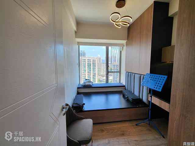 Yau Ma Tei - Parc Palais Block 8 10