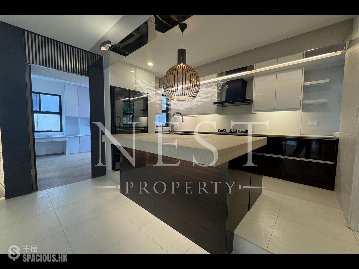 Mid Levels West - Peace Court 01