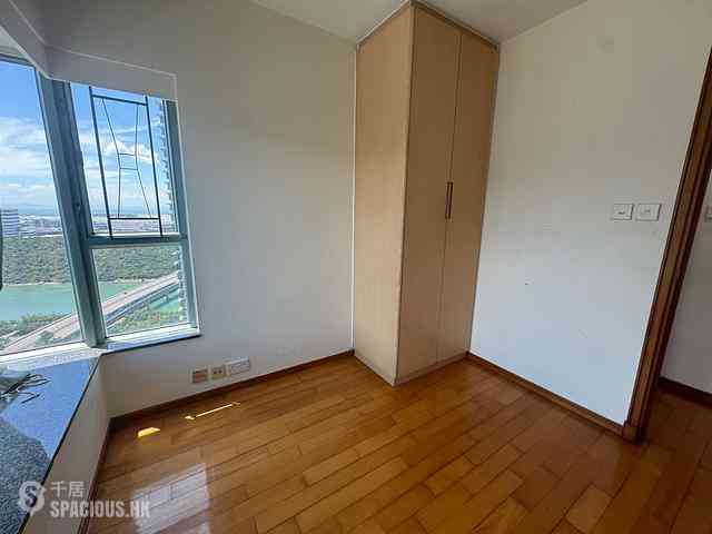 Tung Chung - Seaview Crescent Block 5 07