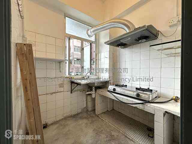 Sai Ying Pun - Tin Hing Building 05