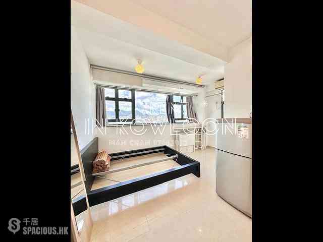 Sham Shui Po - Man Woo Building 05