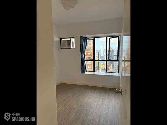 Mid Levels Central - Elegant Terrace Block 2 03