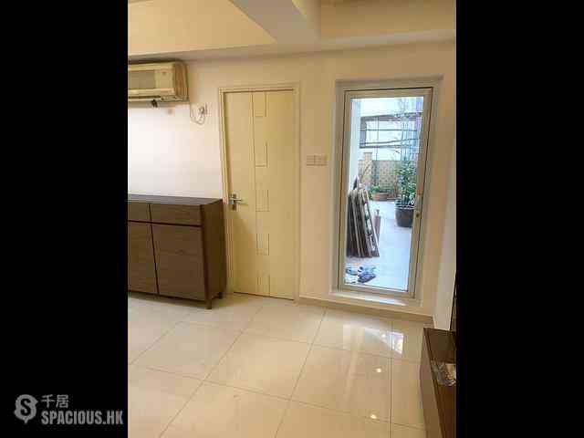 Sai Ying Pun - Lap Poon Building 07