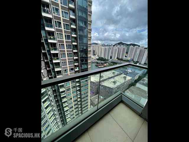 Yau Tong - Peninsula East Block 1 02