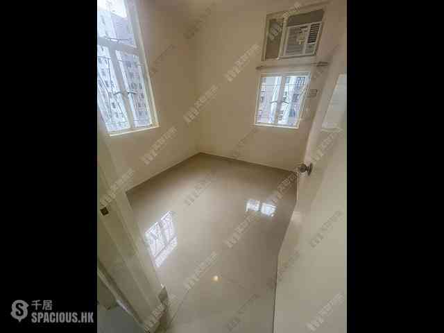 Tsuen Wan - Luk Yeung Sun Chuen Block P 02