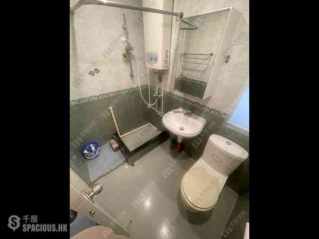 Tsuen Wan - Luk Yeung Sun Chuen Block P 04