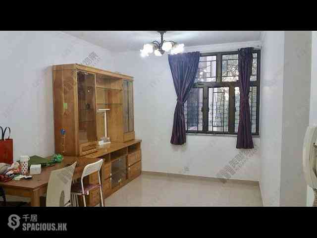 Tsuen Wan - Luk Yeung Sun Chuen Block J 03