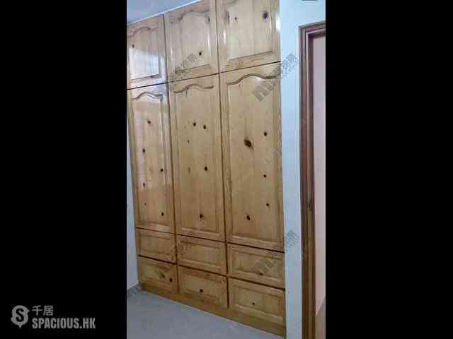 Tsuen Wan - Luk Yeung Sun Chuen Block J 04