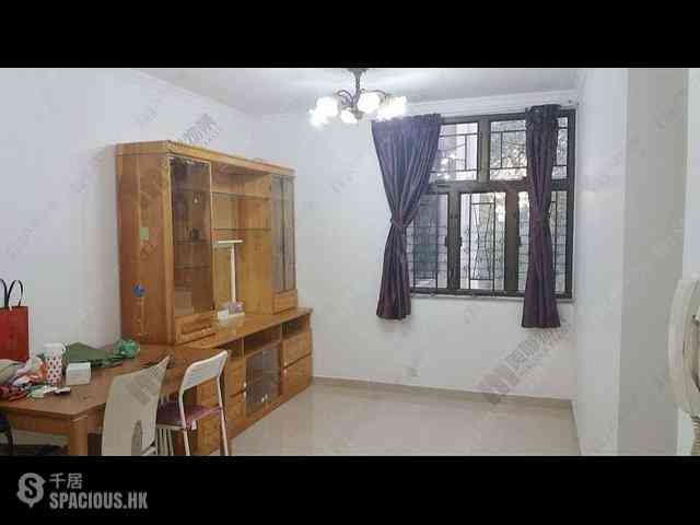 Tsuen Wan - Luk Yeung Sun Chuen Block J 05