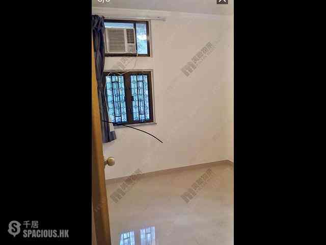 Tsuen Wan - Luk Yeung Sun Chuen Block J 06