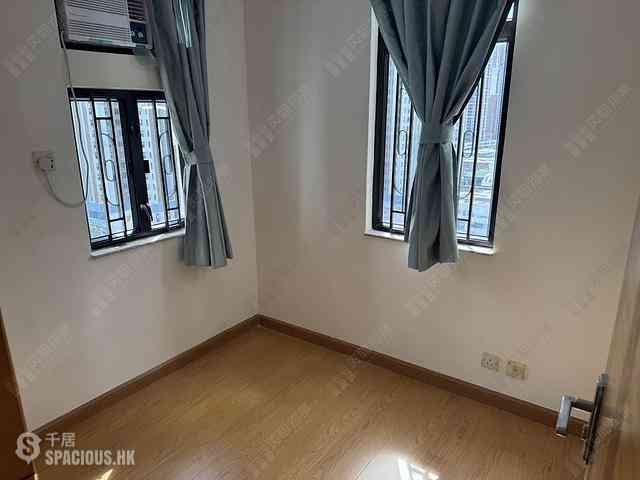 Tsuen Wan - Luk Yeung Sun Chuen Block D 03