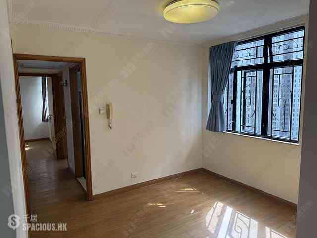 Tsuen Wan - Luk Yeung Sun Chuen Block D 04