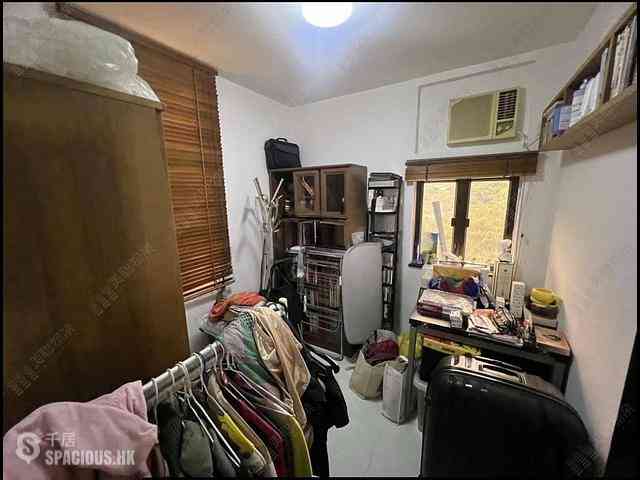 Tsuen Wan - Luk Yeung Sun Chuen Block A 04