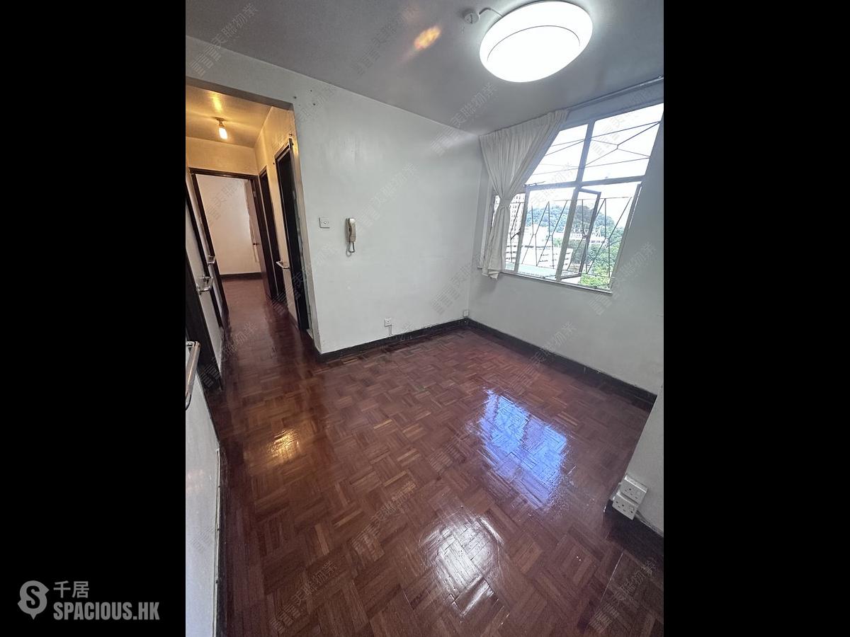Tsuen Wan - Luk Yeung Sun Chuen Block N 01