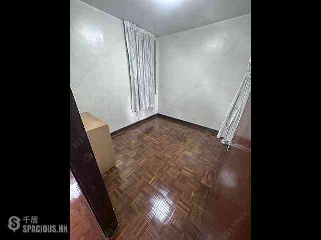 Tsuen Wan - Luk Yeung Sun Chuen Block N 02
