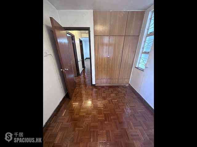 Tsuen Wan - Luk Yeung Sun Chuen Block N 04