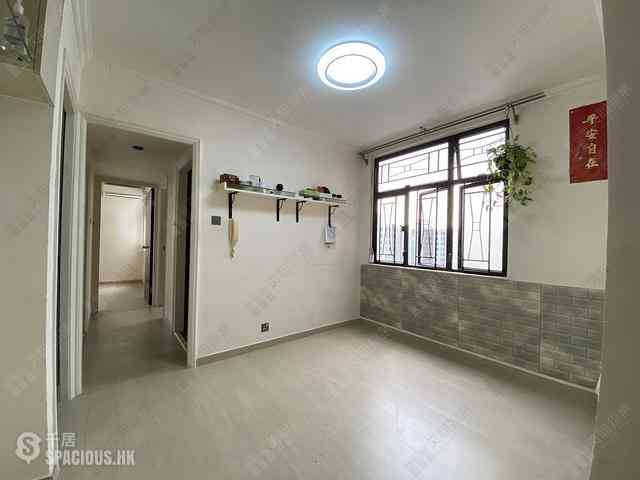 Tsuen Wan - Luk Yeung Sun Chuen Block C 02